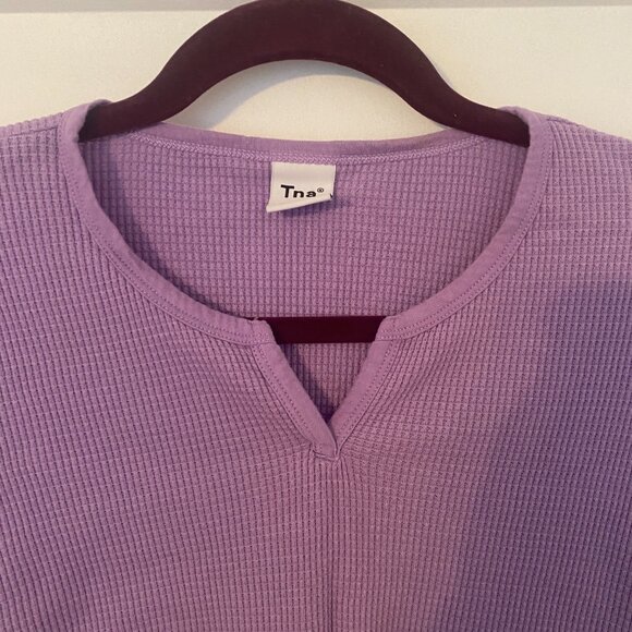 Waffle Notch T-Shirt in Lilac - Picture 4 of 5